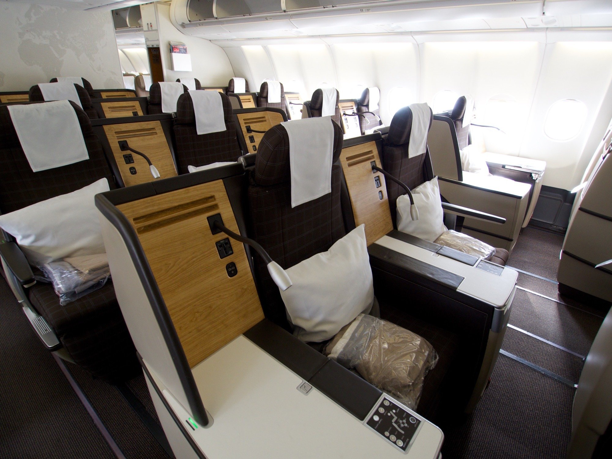 swiss air business class 1754991776